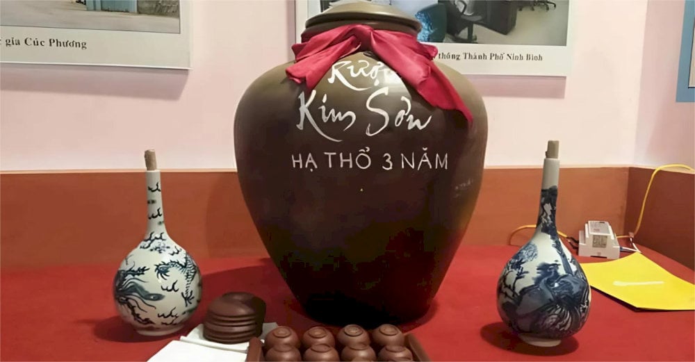 Rượu Kim Sơn có hương thơm do được ủ trong nhiều năm